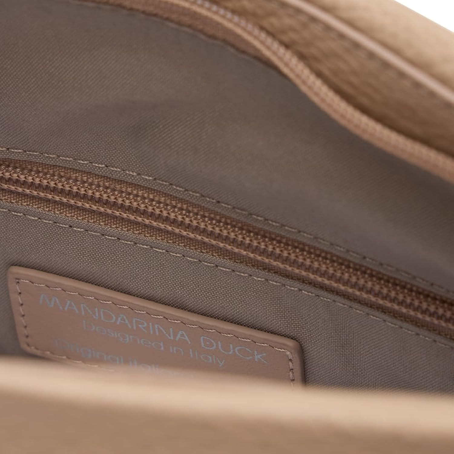 Mandarina Duck Mellow Leather Crossover, Warm Taupe – Ansicht 3