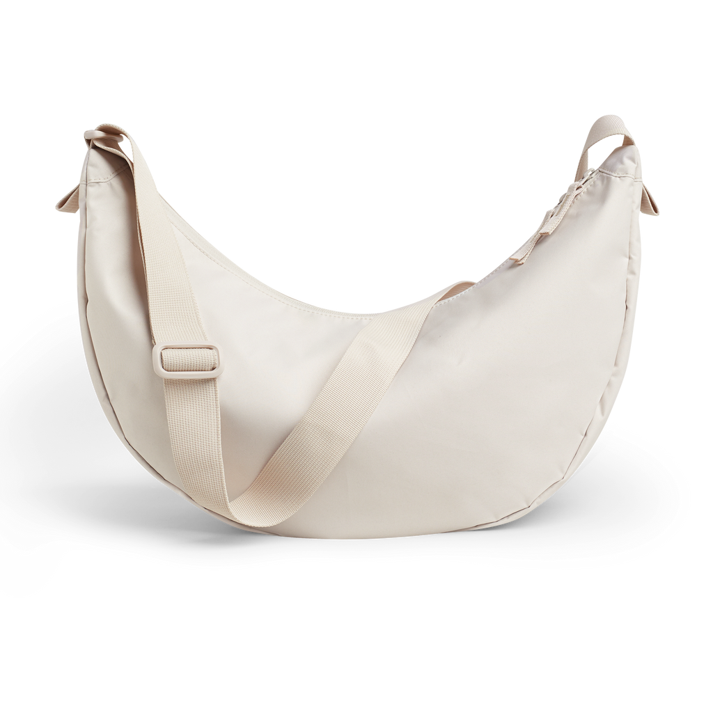 MOON BAG Tasche in soft shell (warmes Cremeweiß) als Studioaufnahme in Rückenansicht.