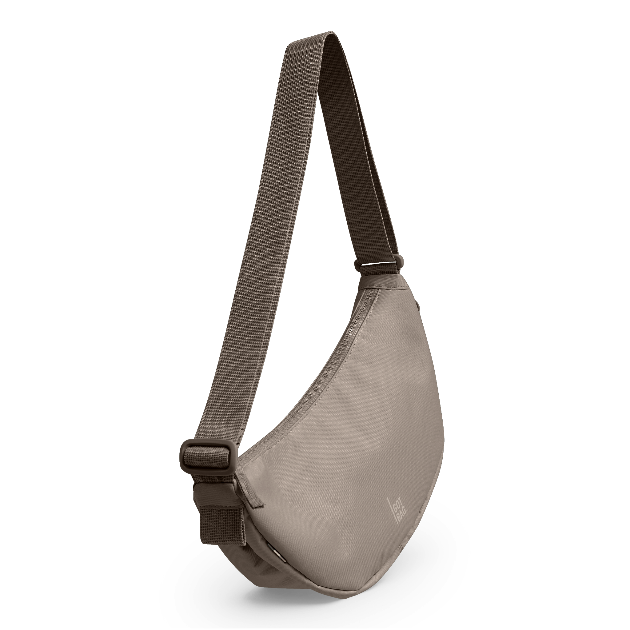 MOON BAG SMALL MONOCHROME Tasche in seal (dunkler Beigeton) in diagonaler Ansicht.