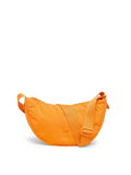 CLOUD MOON BAG SMALL Tasche in clownfish als Studioaufnahme in Frontansicht.