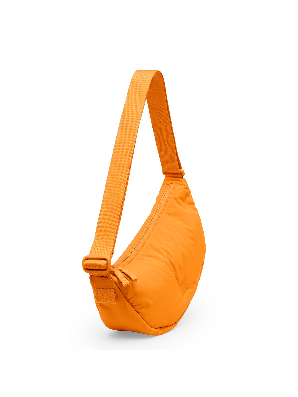 CLOUD MOON BAG SMALL Tasche in clown fish als Studioaufnahme in Diagonalansicht.
