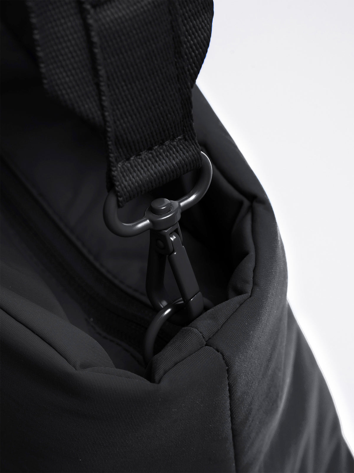 GOT BAG PUFFER HORIZON TOTE BAG black monochrome – Karabiner-Detail