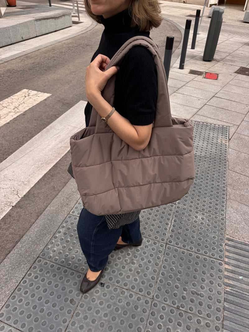 GOT BAG PUFFER HORIZON TOTE BAG oyster monochrome – Weitere Lifestyle-Trageansicht