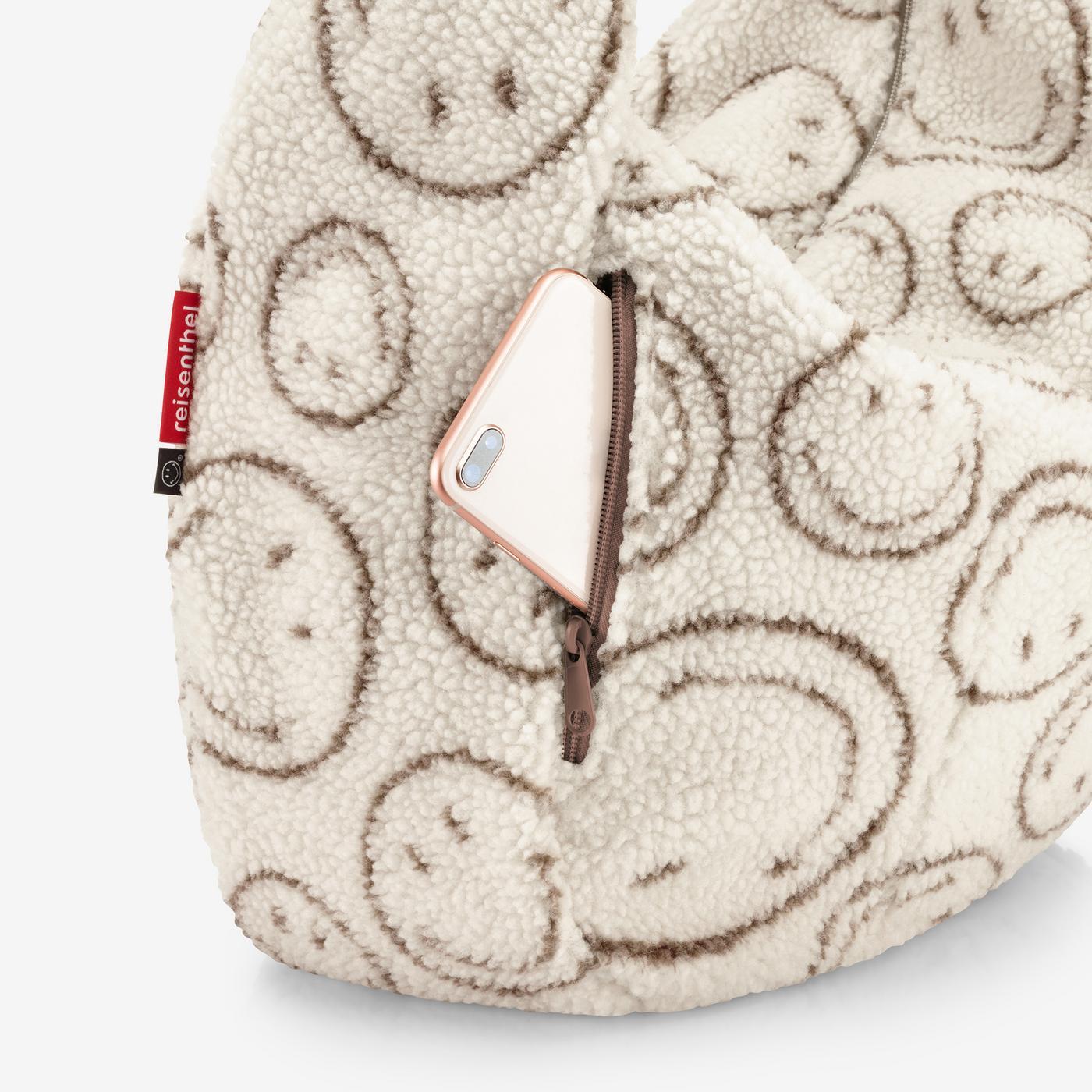 Reisenthel Moonbag Umhängetasche, Smiley® Teddy Chocolate – Produktansicht 6
