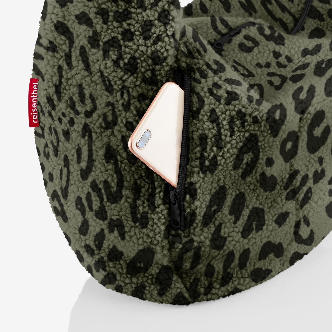 Reisenthel Moonbag Umhängetasche, Teddy Leo Olive – Produktansicht 6