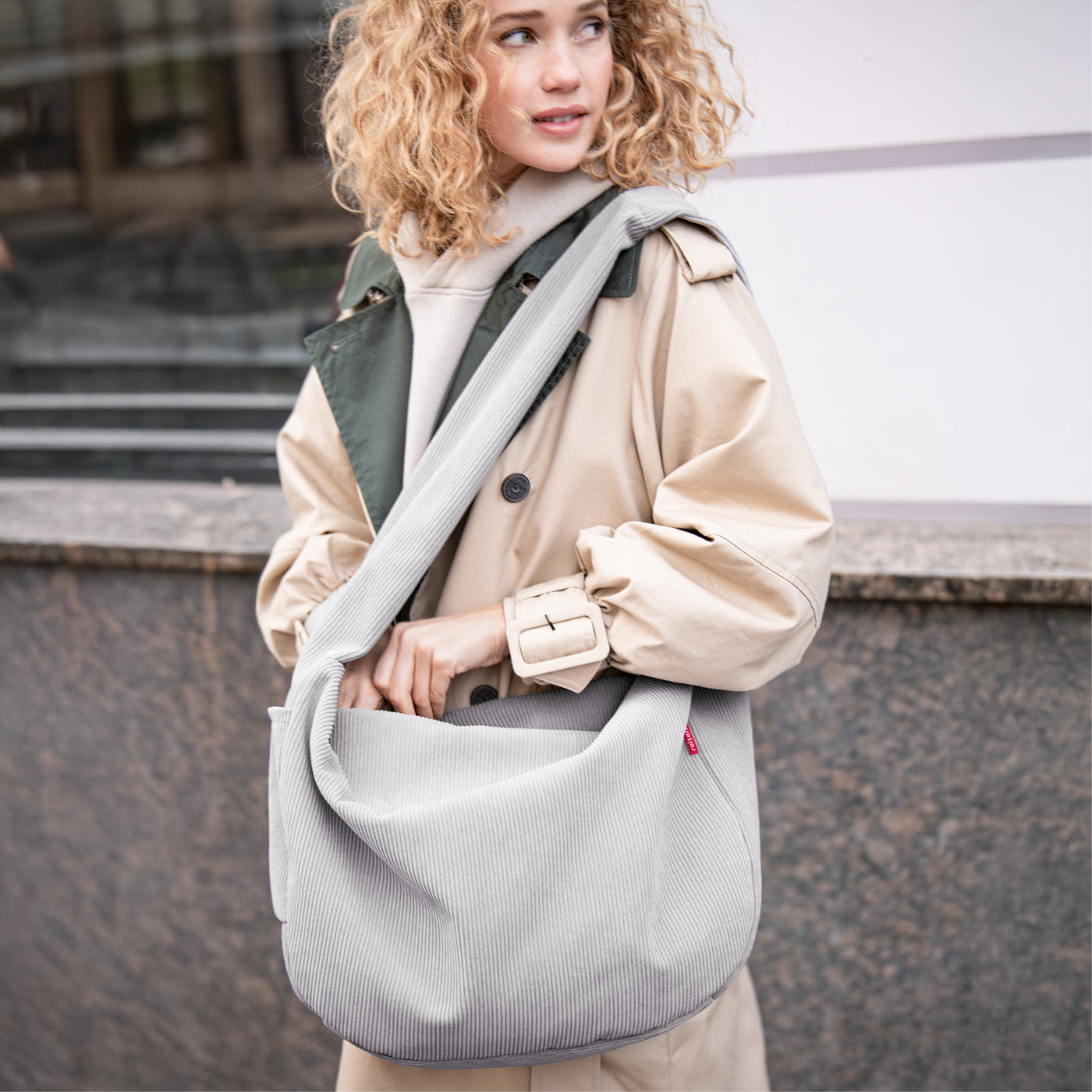 Reisenthel Moonbag Umhängetasche, Cord Grey – Produktansicht 2