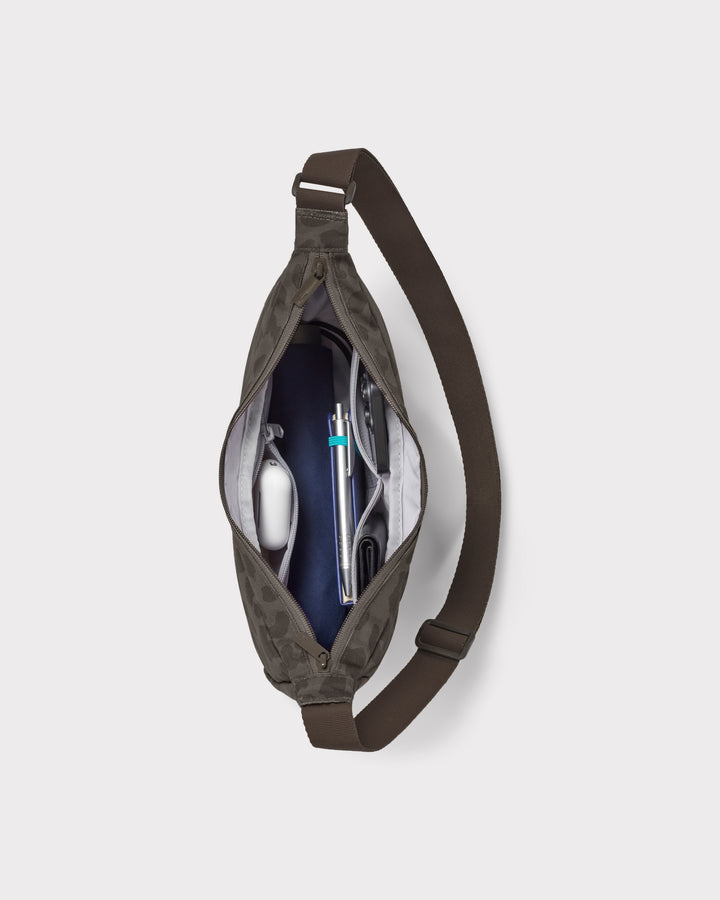 Johnny Urban Umhängetasche Ally Medium – Braun Leo