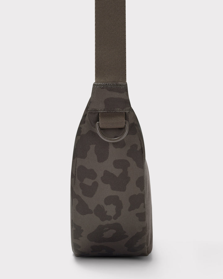 Johnny Urban Umhängetasche Ally Small – Braun Leo