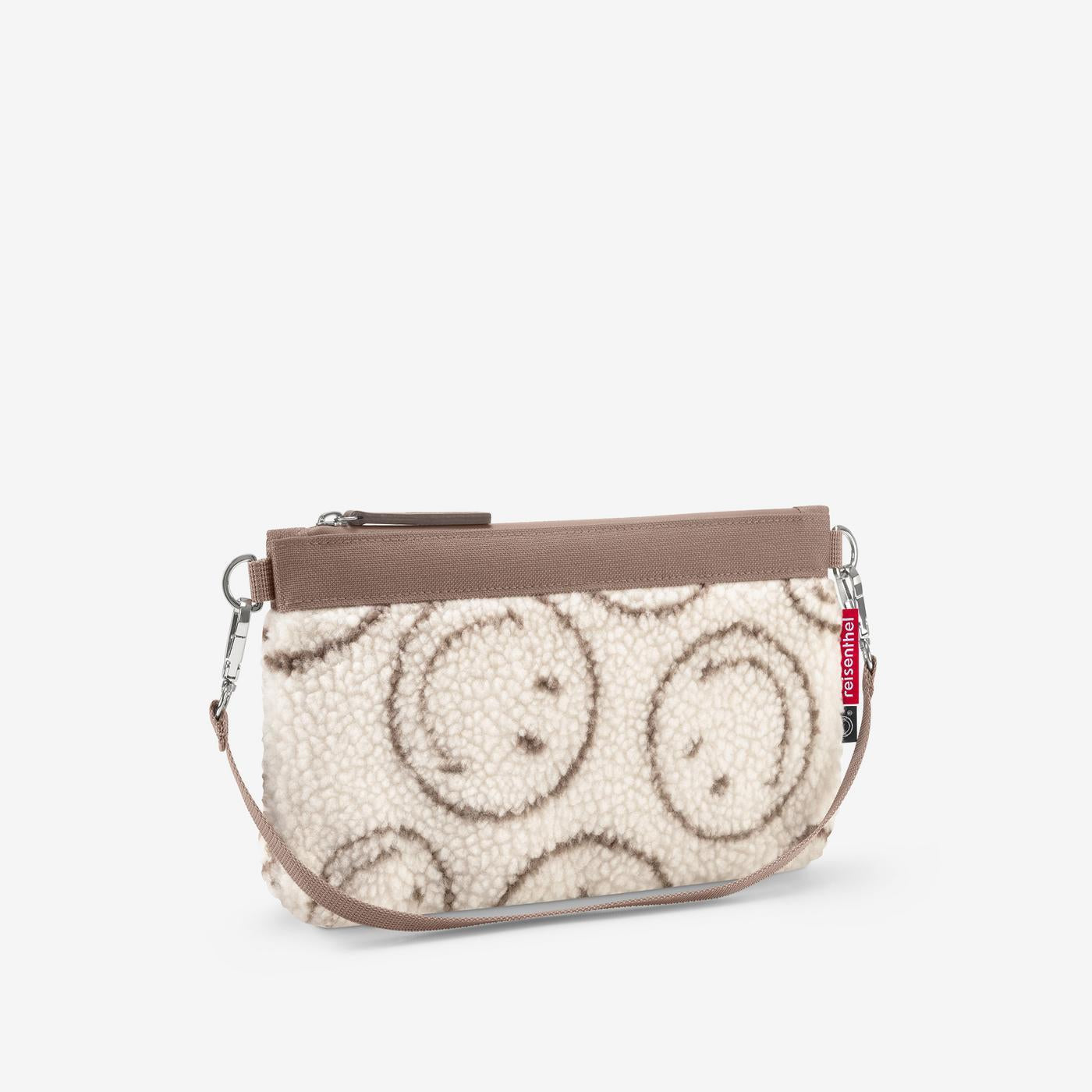 Reisenthel Mini Pouch Umhängetasche, Smiley® Teddy Chocolate – Produktansicht 4