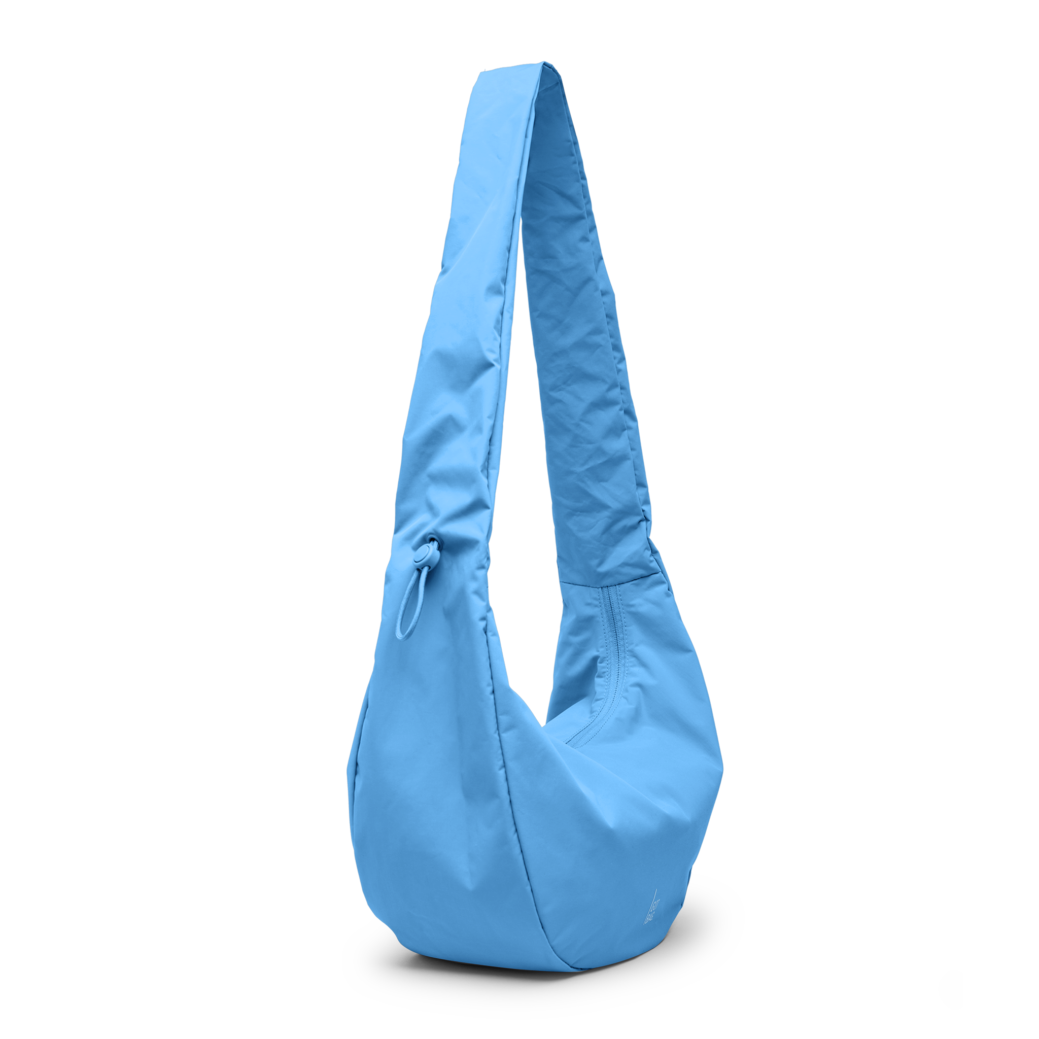 MOON BAG RUFFLE Tasche in aqua (leuchtendes Hellblau) als Studioaufnahme in Schrägansicht.