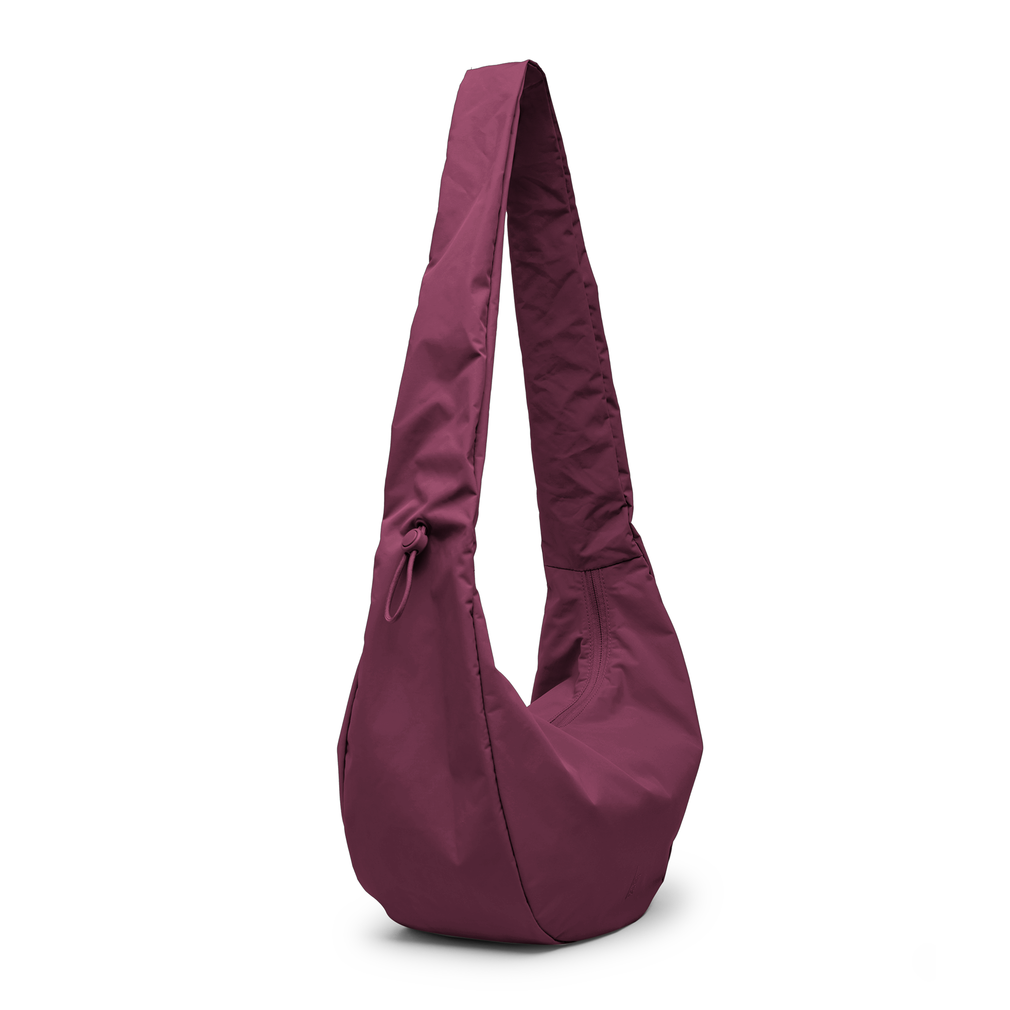 MOON BAG RUFFLE Tasche in kraken (Weinrot) als Studioaufnahme in diagonaler Ansicht.