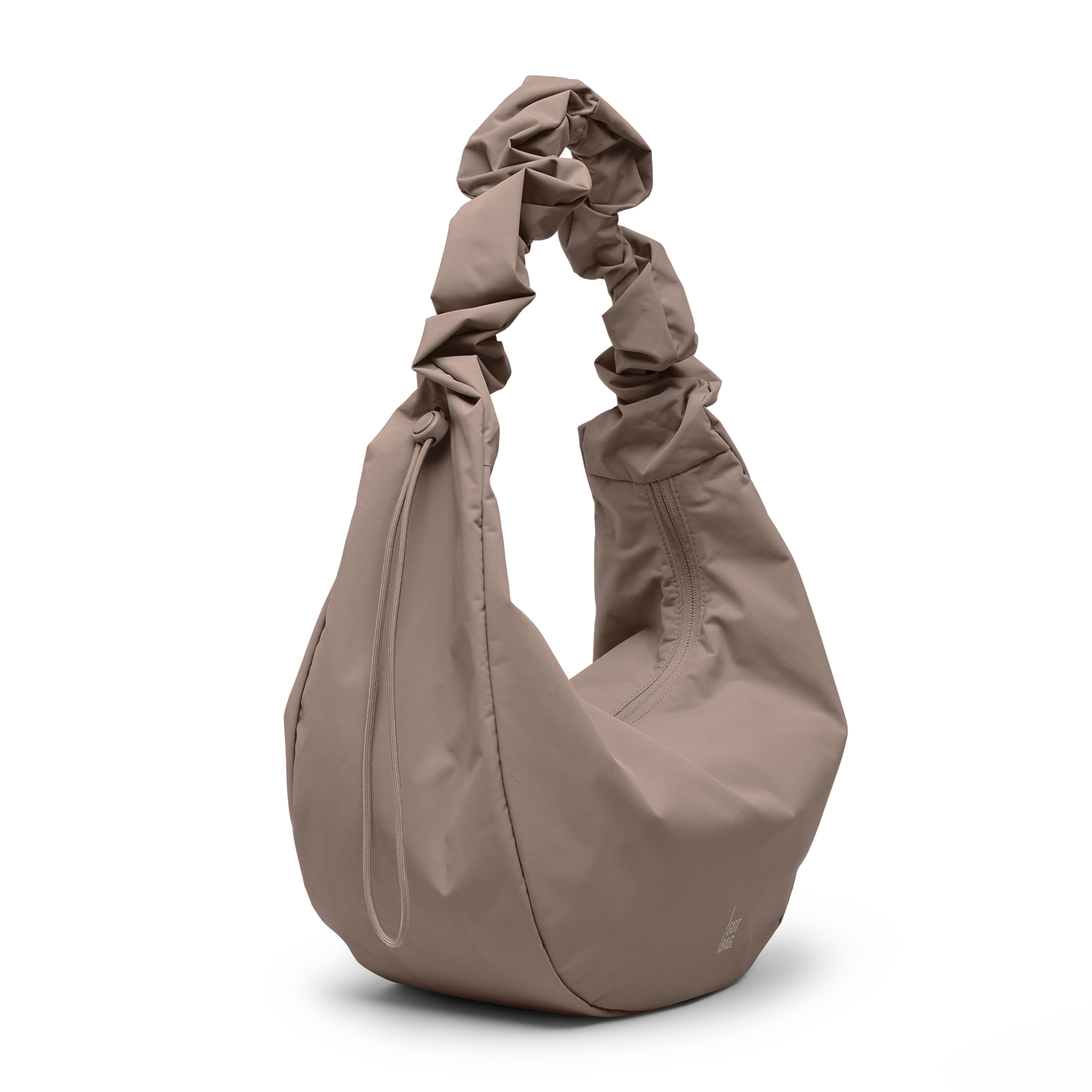 MOON BAG RUFFLE Tasche in oyster (klassisches Taupe-Braun) in diagonaler Ansicht.