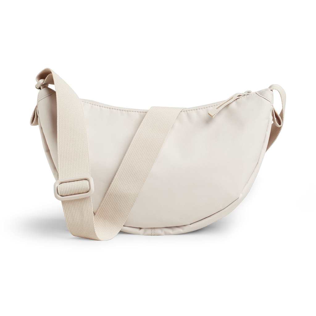 MOON BAG SMALL Tasche in soft shell (warmes Cremeweiß) als Studioaufnahme in Rückenansicht.