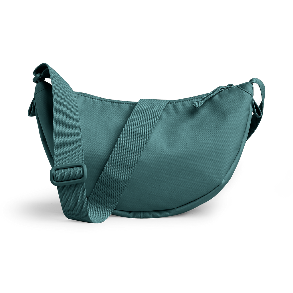 MOON BAG Tasche in sea teal (kühles Türkisgrün) als Studioaufnahme in Rückansicht.