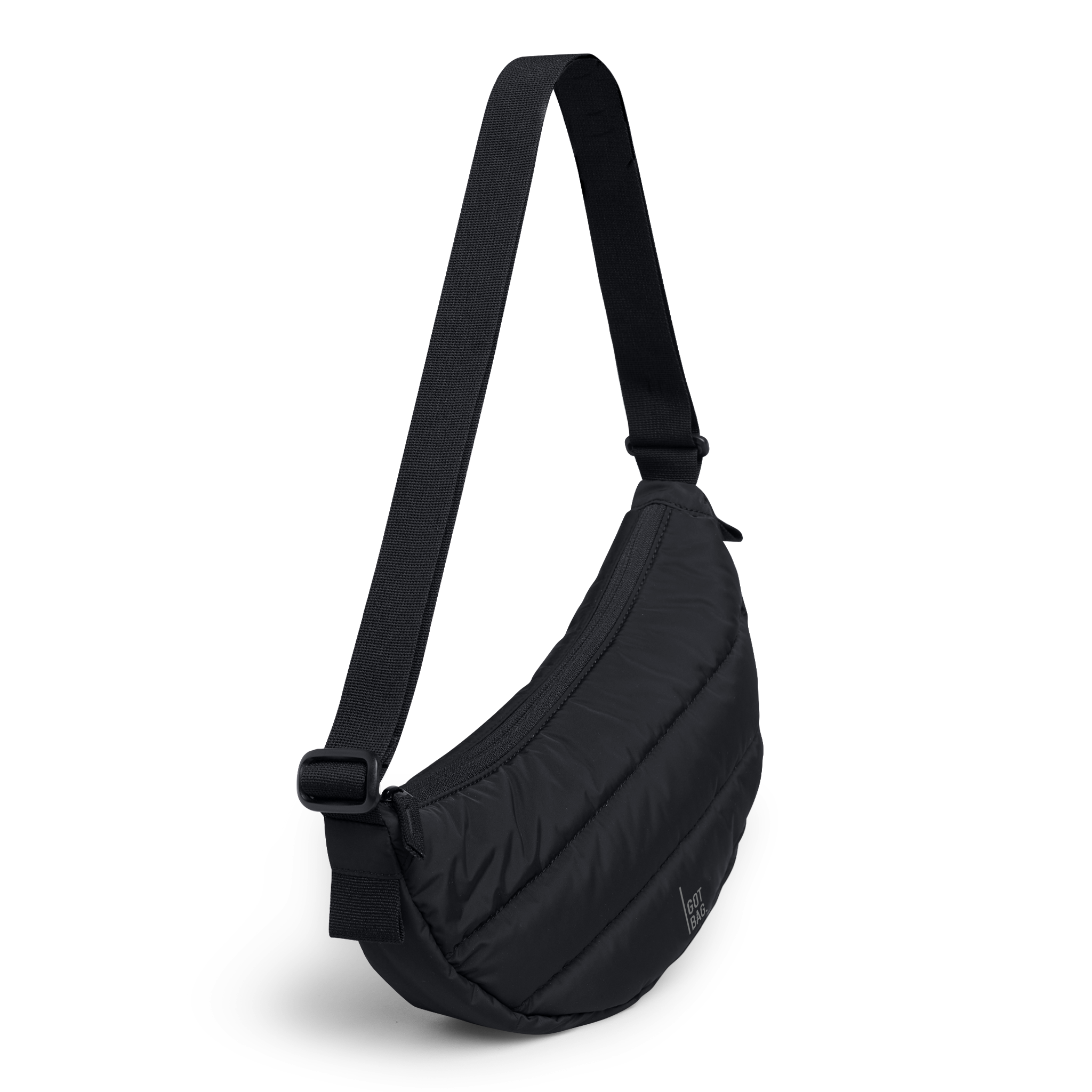 PUFFER MOON BAG SMALL Tasche in black (Schwarz) als Studioaufnahme in schräger Ansicht.