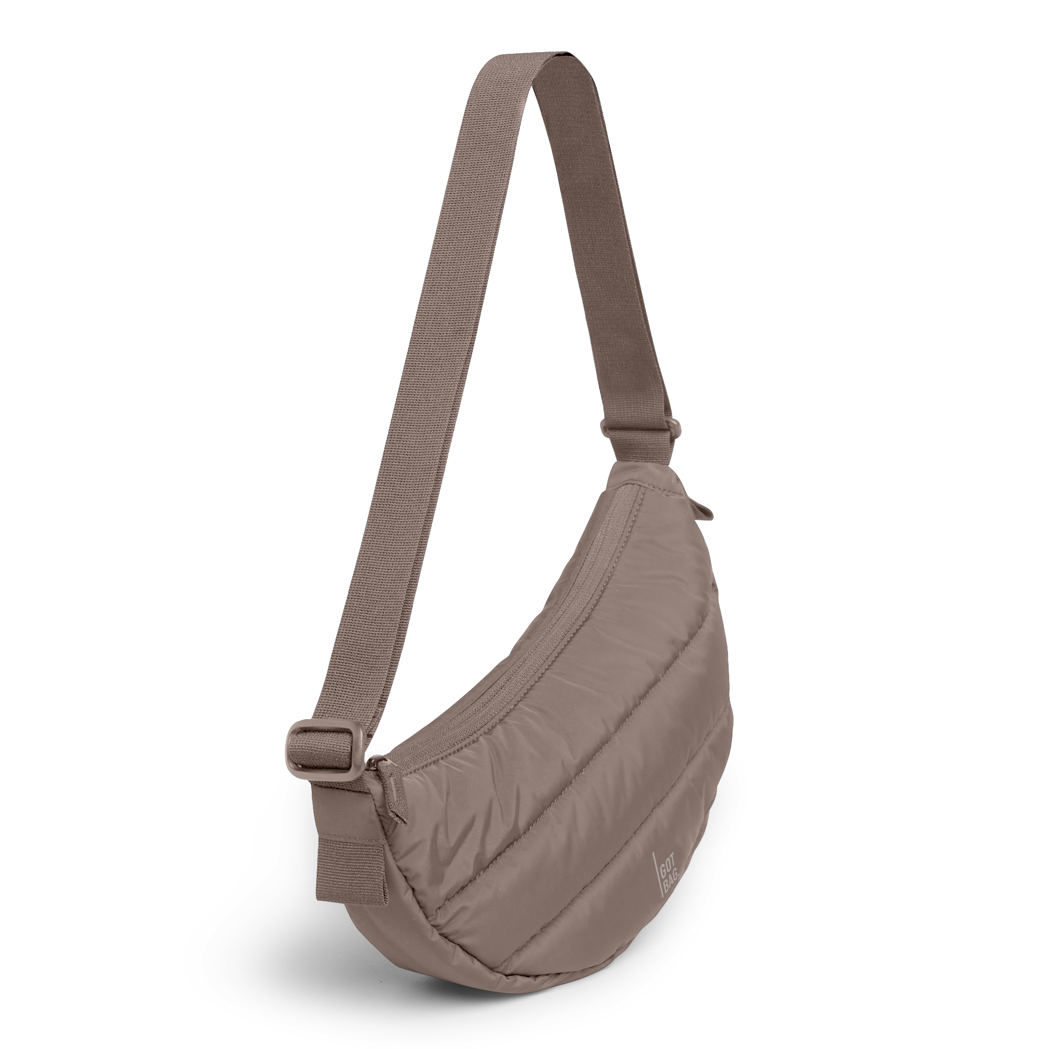PUFFER MOON BAG SMALL Tasche in oyster (klassisches Taupe-Braun) als Studioaufnahme in diagonaler Ansicht.