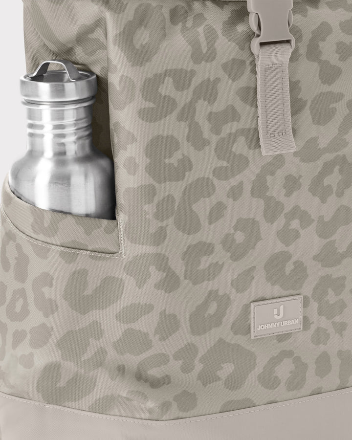 Johnny Urban Rolltop-Rucksack Luca Small – Sand Leo