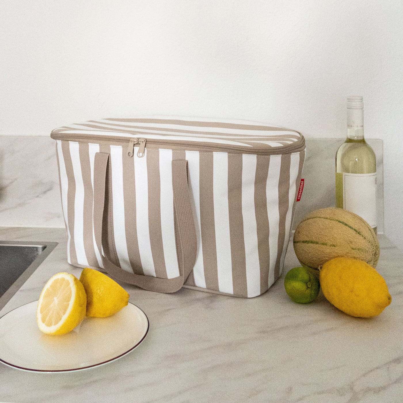 Reisenthel Coolerbag Kühltasche, Summerstripes Coffee – Produktansicht 2