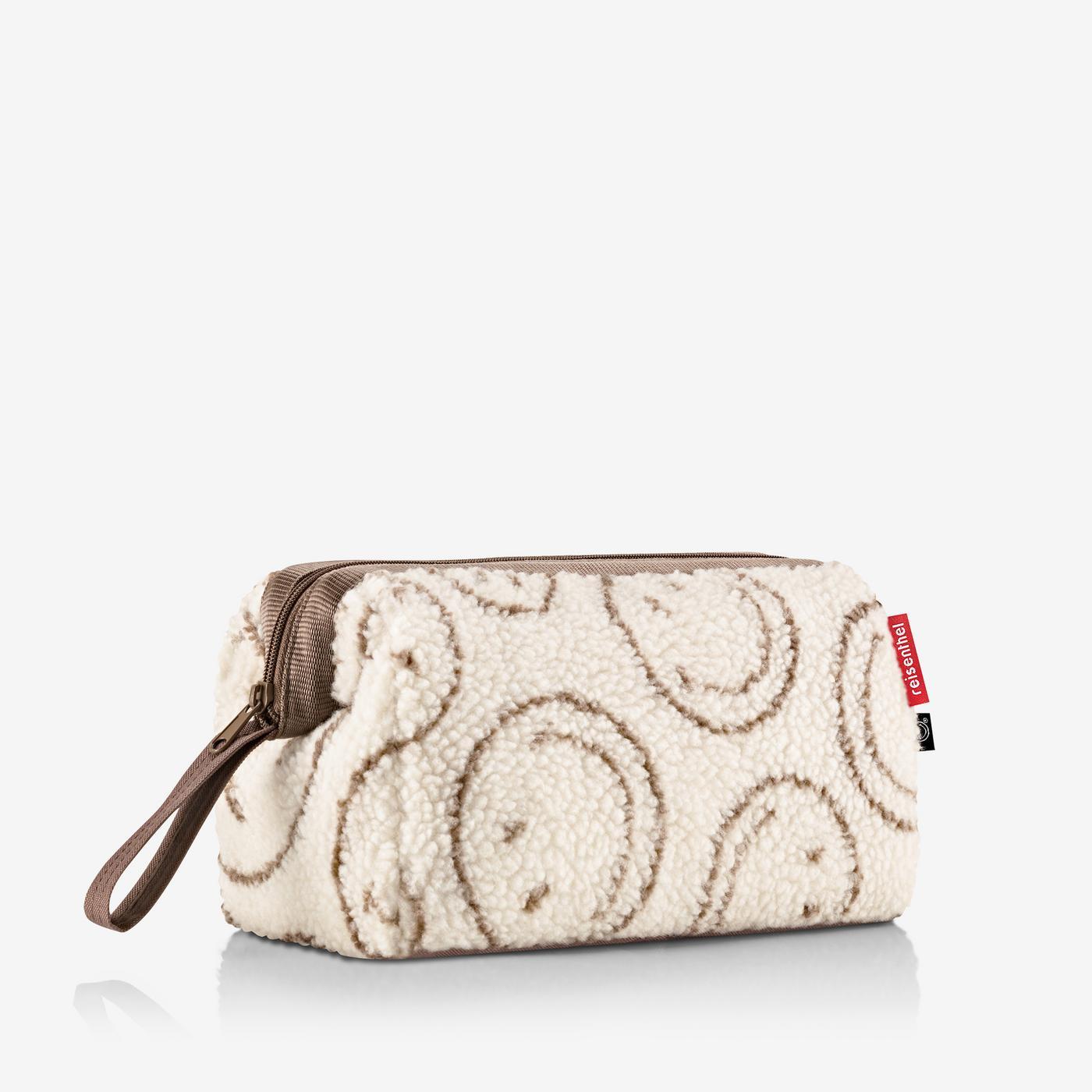 Reisenthel Travelcosmetic Kulturtasche, Smiley® Teddy Chocolate – Produktansicht 3