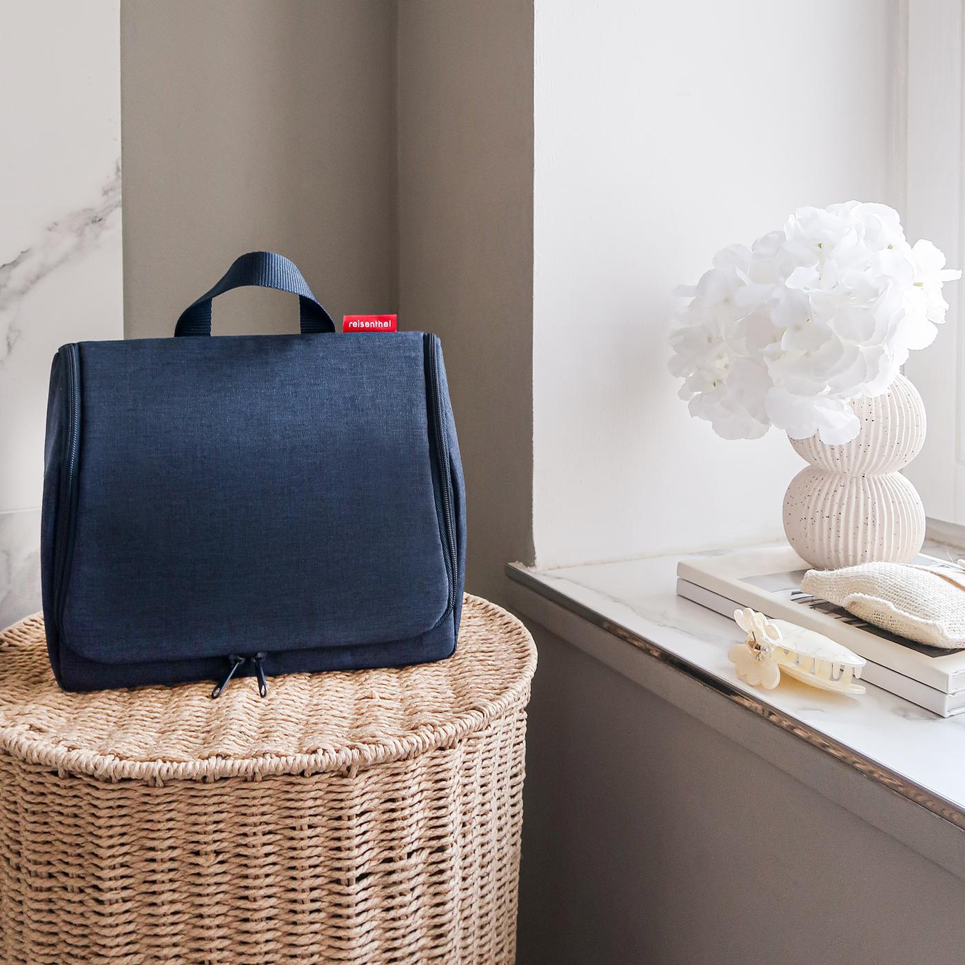 Reisenthel Toiletbag XL Kulturtasche, Twist Navy – Produktansicht 2