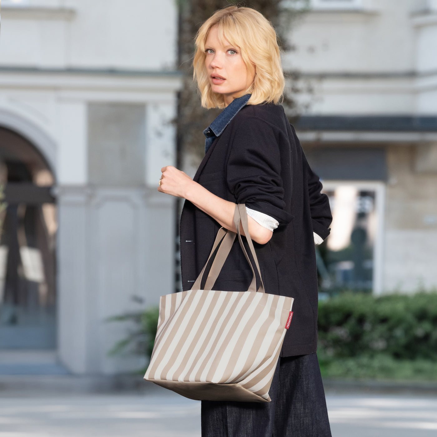 Reisenthel Shopper M, Summerstripes Coffee – Produktansicht 2