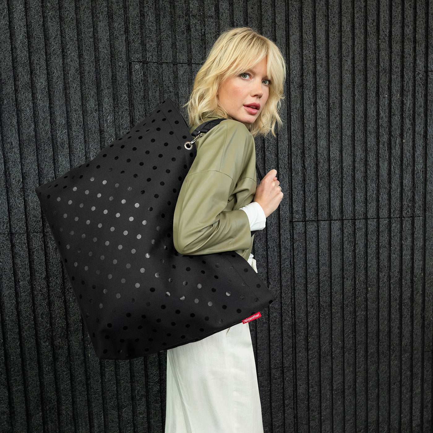 Reisenthel Shopper XL, Glossy Dots Black – Produktansicht 2